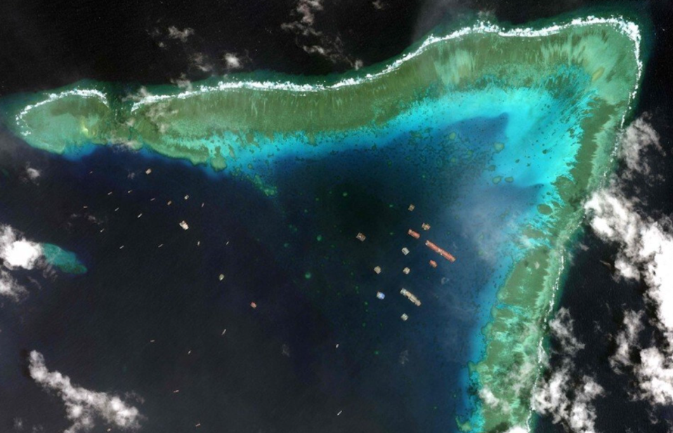 vietnam reacts to appearance of nearly 300 chinese ships in truong sa