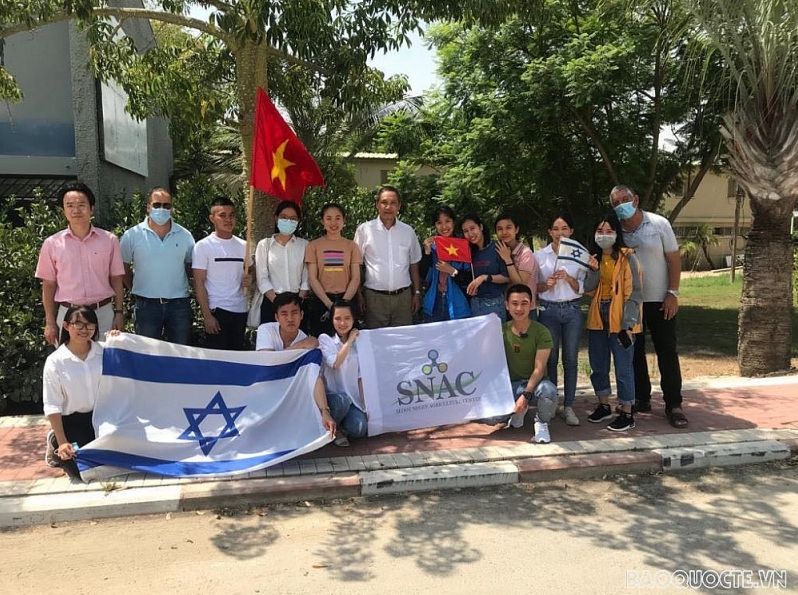 vietnamese in israel promote solidarity bravery in middle east fire pan