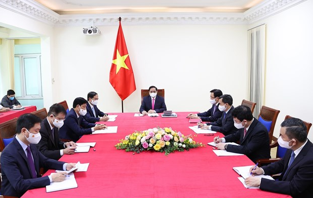 Vietnamese, Japanese PMs discuss bilateral ties over phone