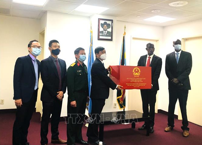 vietnam gifts medical supplies to support south sudan against pandemic