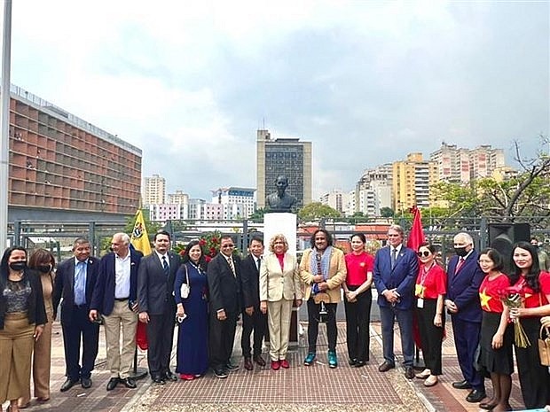 Vietnamese Overseas Celebrate National Reunification Day