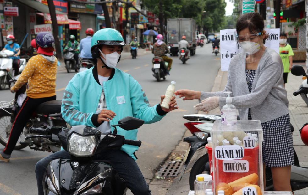ho chi minh city citizens show kindness amid covid 19 lockdown