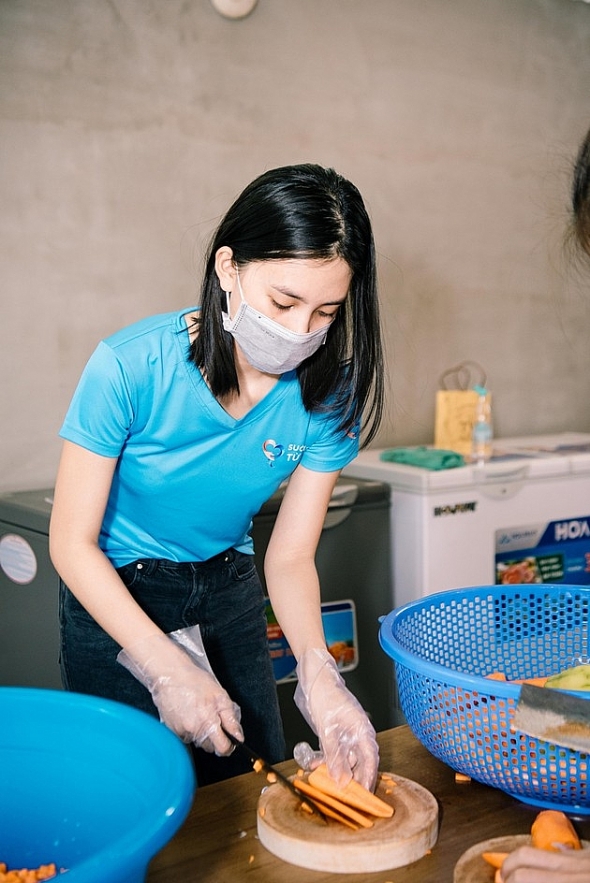 Miss Vietnam beauties lend helping hand to poor people in Ho Chi Minh City