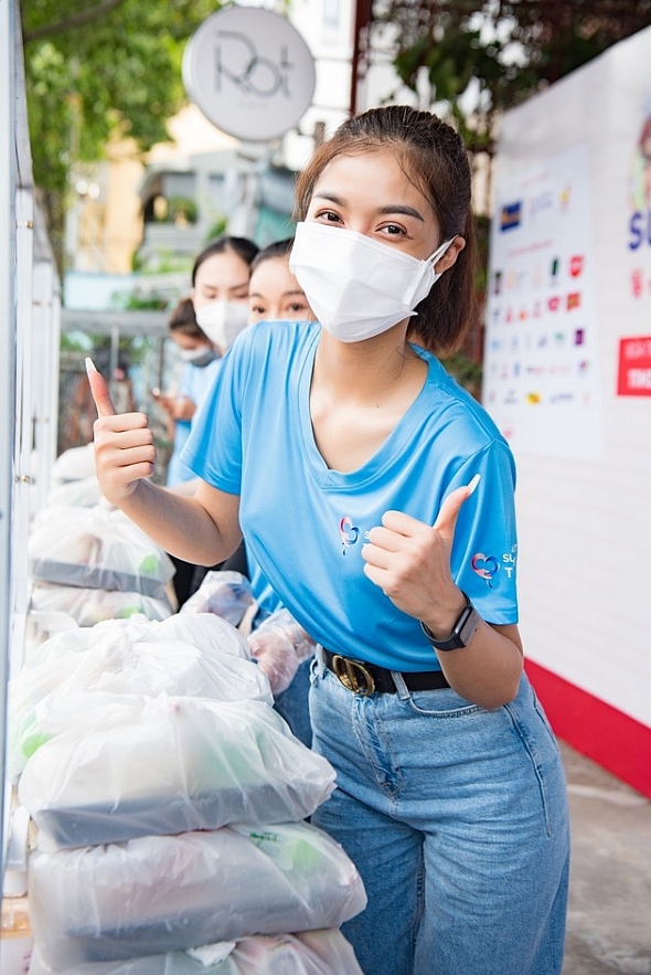 Miss Vietnam beauties lend helping hand to poor people in Ho Chi Minh City