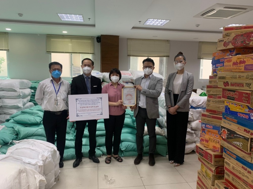 overseas vietnamese in australia and us donate rice to hcmc binh duong