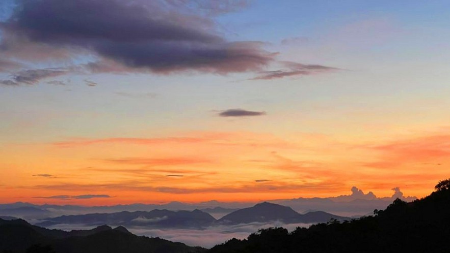 Experience the Sunlit Peaks of Beautiful Ha Long