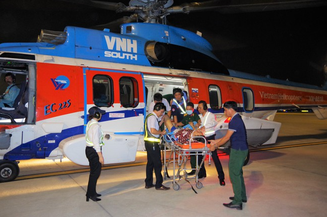 Ministry of Defense sent helicopters to help injured soldiers in Truong Sa amid bad weather