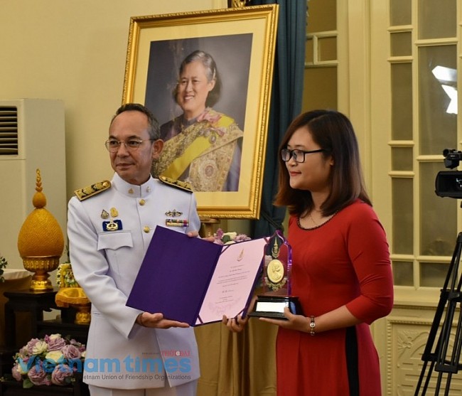 Vietnamese Teacher Wins Thai Prize for Education