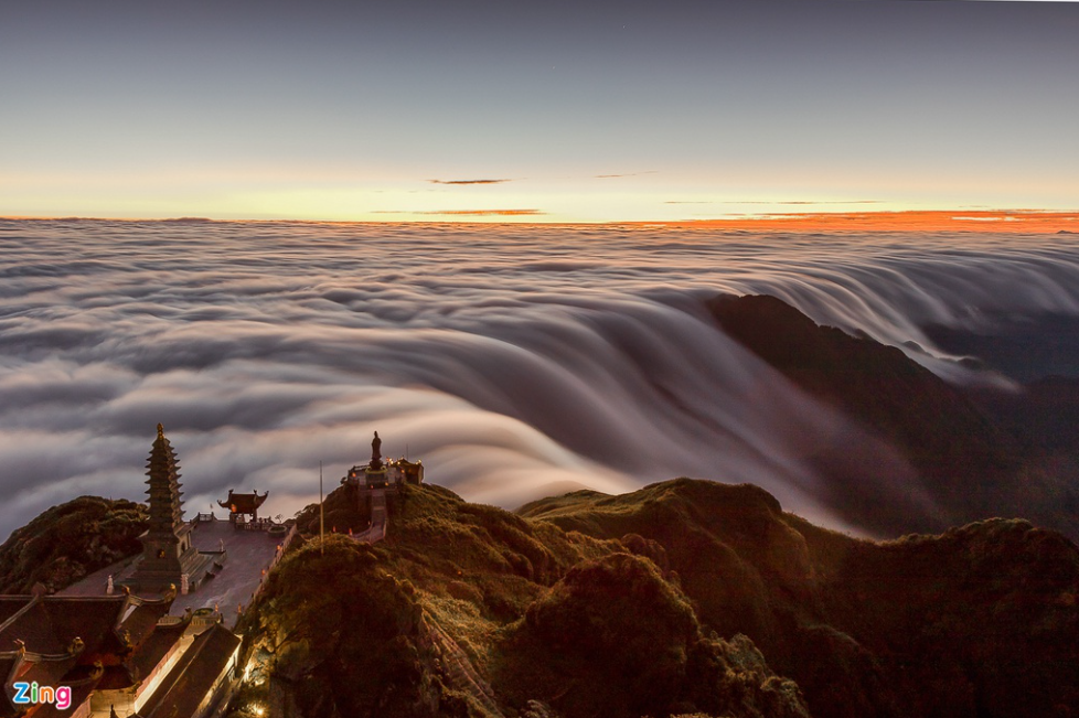 mesmerizing river of cloud on indochinas rooftop