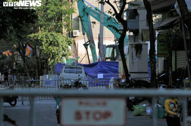 in photos 340 kilogram bomb found right in center of vietnams capital