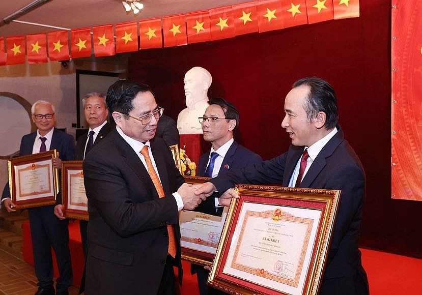 PM Thanks Overseas Vietnamese for Contribution to Homeland