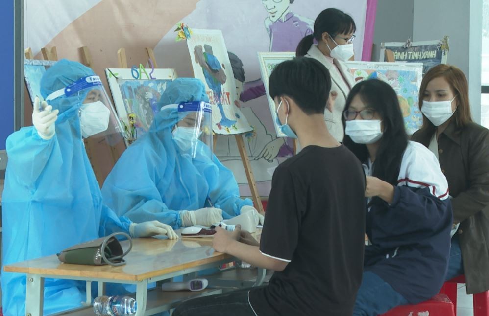 vietnam covid 19 updates nov18 daily caseload hits nearly 10000