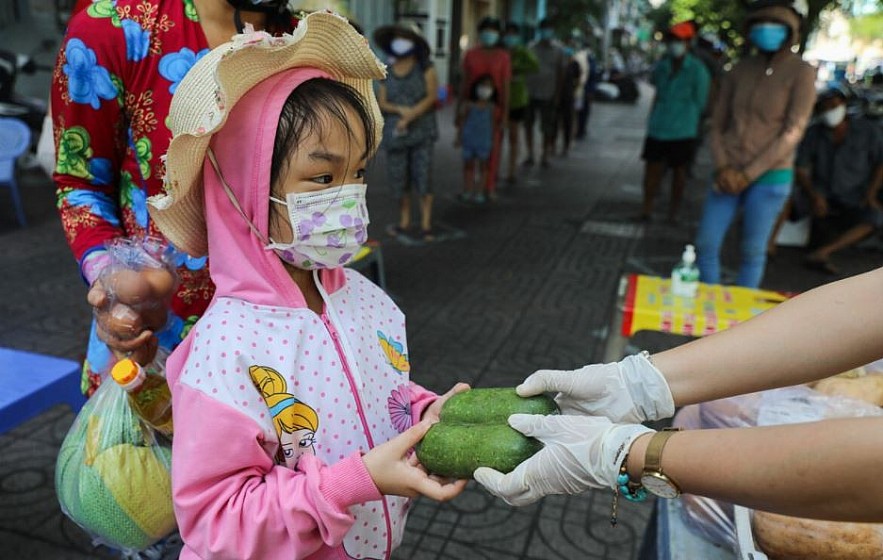Vietnam Covid-19 Updates (Nov.19): Daily Tally Exceeds 10,000, Nearly Half in Community