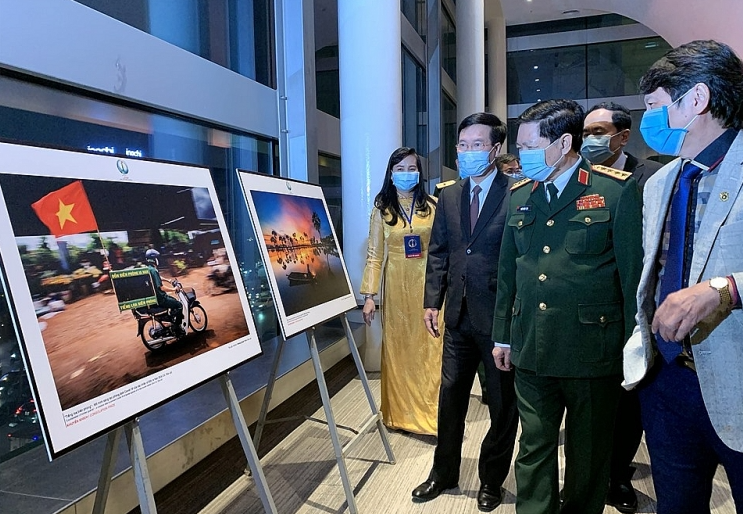 745 photographers from 63 provinces joined the contest of pride toward national frontier