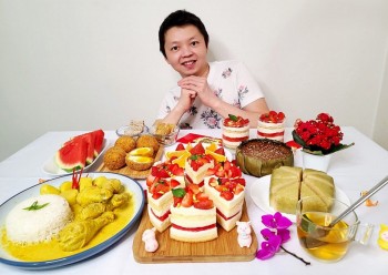 Indonesian Man Loves Vietnamese Tet