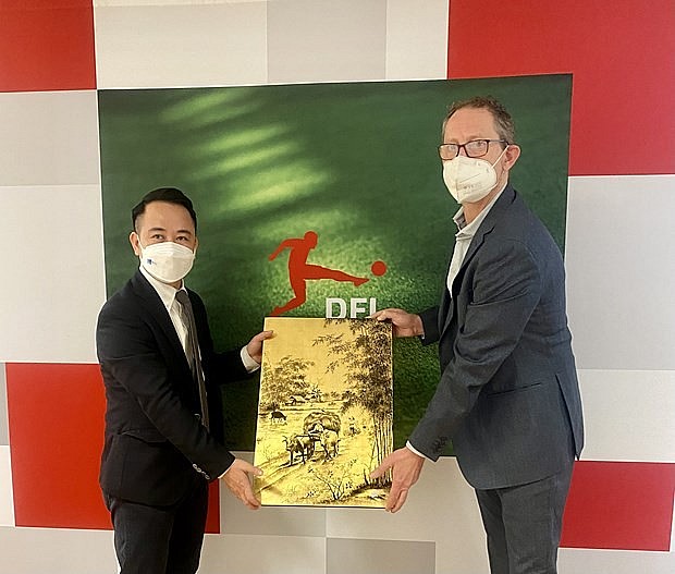 Leaders of Vietnam Football Federation Collaborate with German Football Federation
