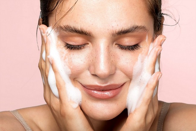 7 Travel Skin Care Tips: Essential Rules To Maintain the Glow