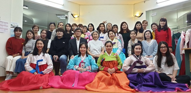 Vietnamese Brides Take Part in a 'Korean Culture Experience'