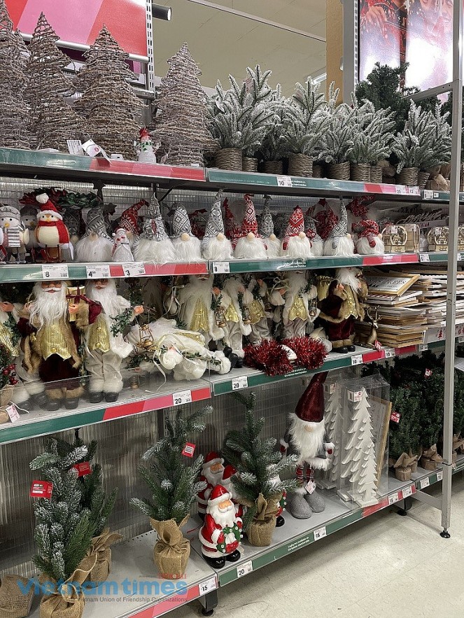 Vietnamese Celebrating Christmas From All Over the Globe