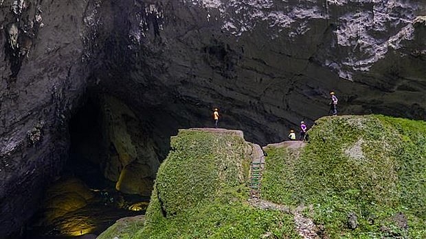 The Son Doong Cave Expedition is considered difficult (highest level), requiring visitors to be physically active with regular trekking experience. Photo VNA