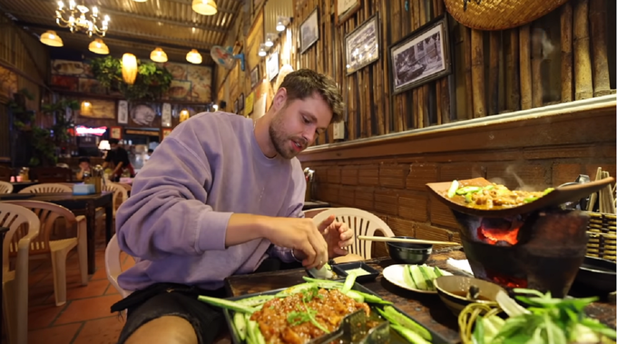 american youtuber recommends three must try dishes in da lat