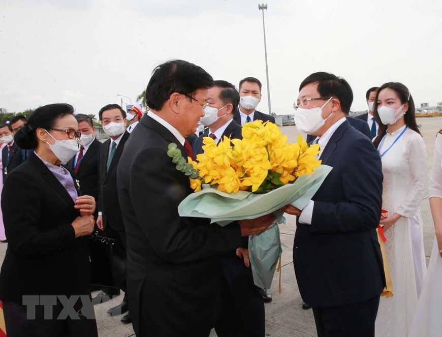 Top Lao leader wraps up visit to Vietnam with fruitful results