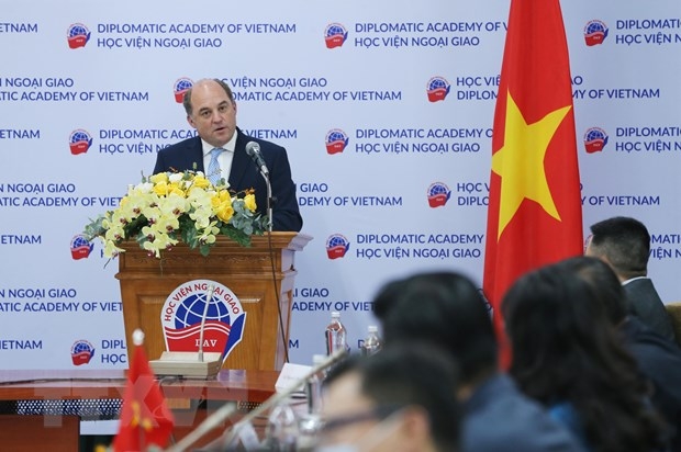 UK Defense Secretary Praises Vietnam's Increasing Role In The Region And The World