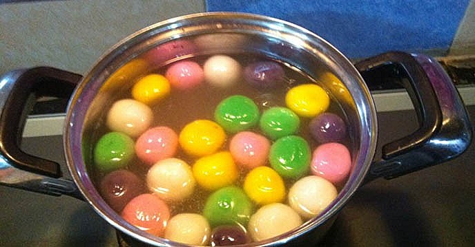 How To Make Colorful Floating Rice-Ball Pudding