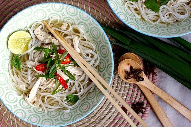 Tips to Cook Vietnamese Chicken Noodle Soup With Sweet Broth