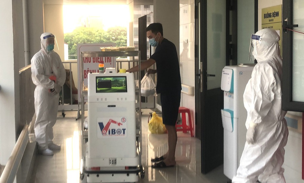 medical transportation robots made in vietnam deployed at covid treatment facilities