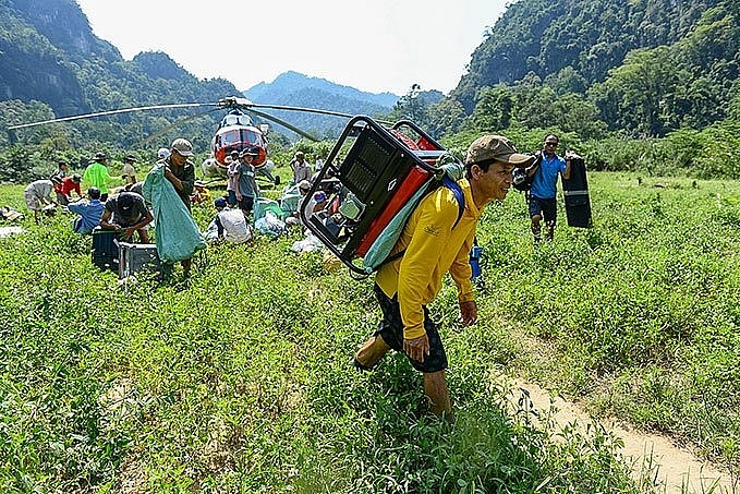 How US broadcaster made program on Vietnam's gigantic caves