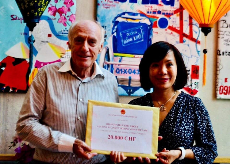Vietnamese communities in Germany and Switzerland support the Covid-19 vaccine fund