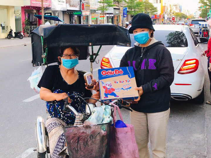 Vietnamese Woman Exchanges 2,000 Wild Orchid Pots For Pandemic Supplies