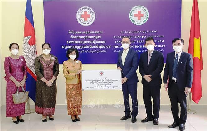 Cambodia- Vietnam Friendship Association Donates US$50,000 to Support Vietnam's Battle with Covid