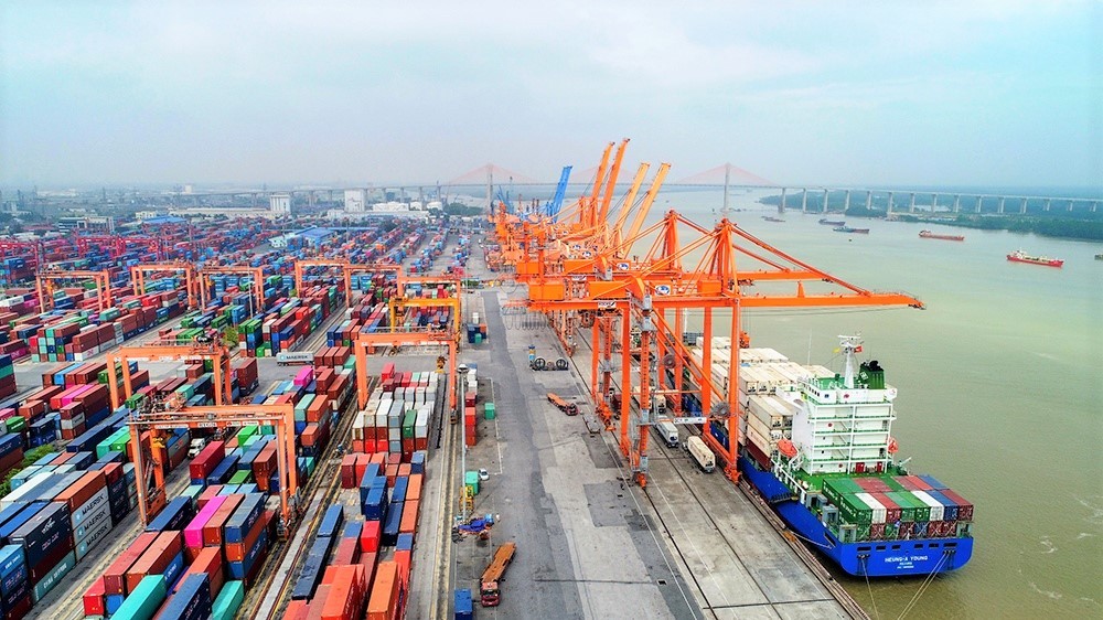 Exports, Imports Fall in August Due to Covid