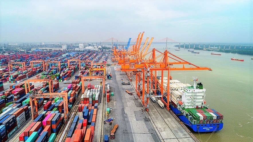 Exports, Imports Fall in August Due to Covid