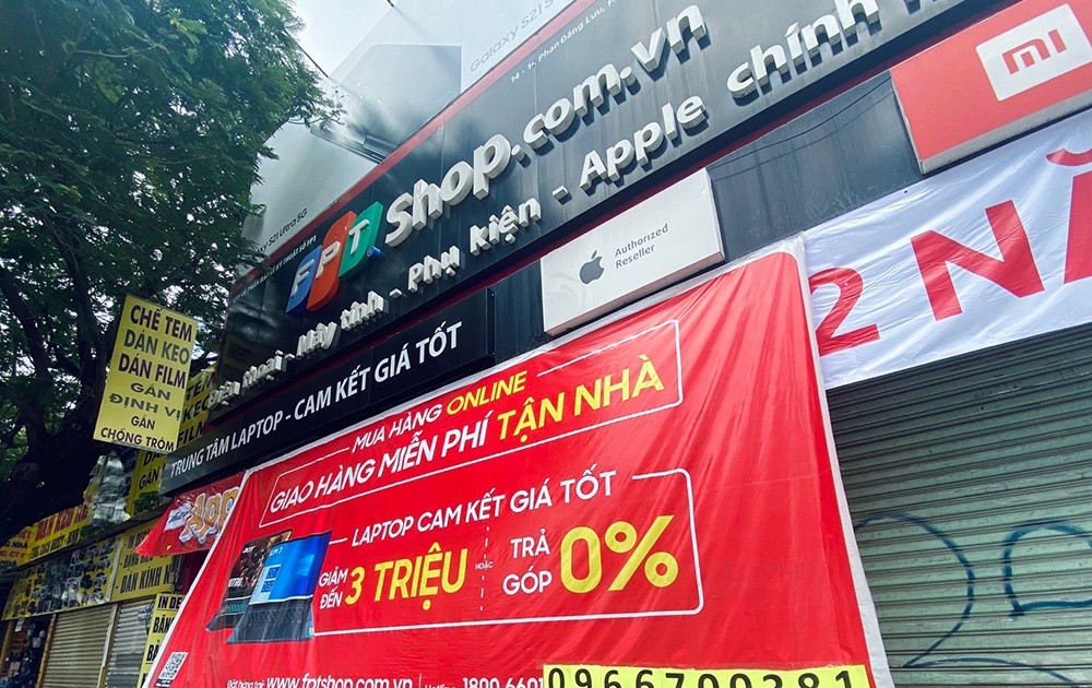 mobile retail chains struggling due to social lockdown