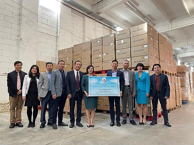 Vietnamese Community in Hungary Supports Covid Fight in Homeland