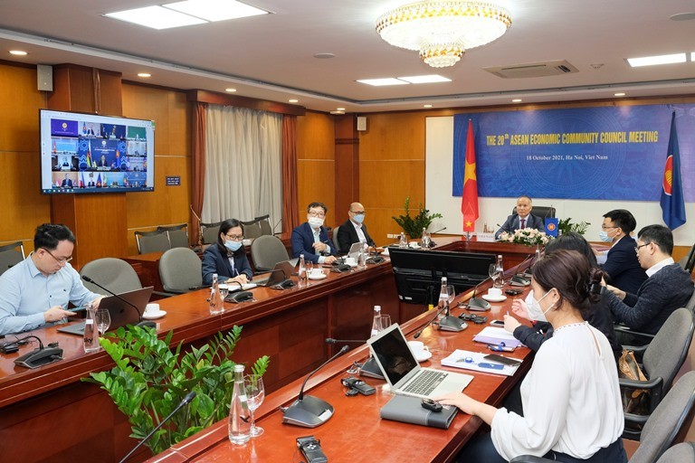 20th asean economic community council looks toward the future