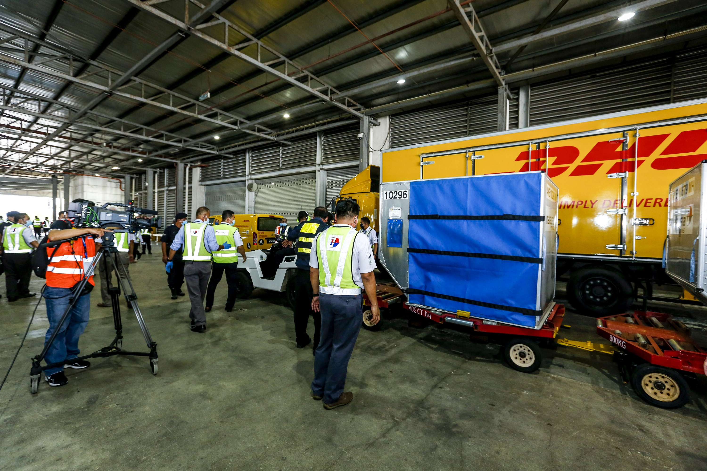 dhl express delivers first batch of covid 19 vaccines to malaysia
