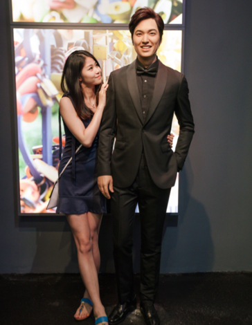 the king lee min ho arrives in singapore