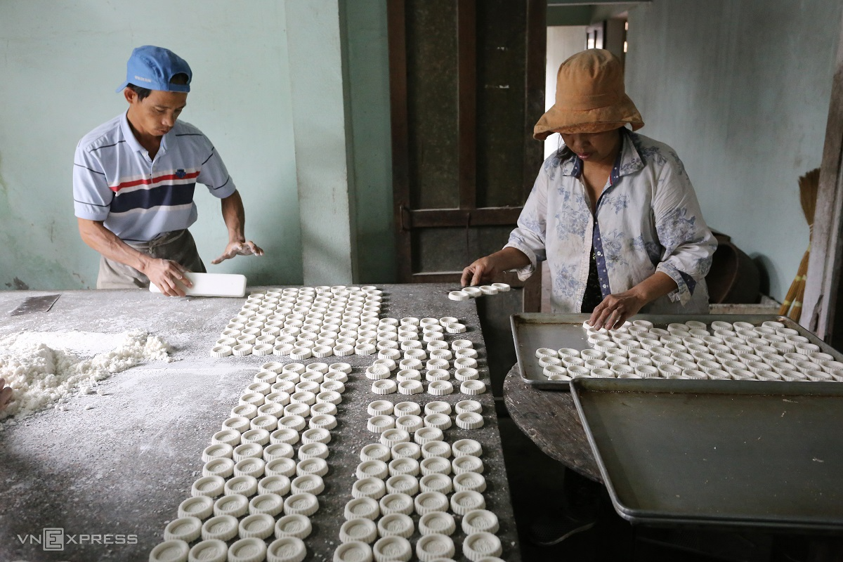 Molded rice cakes bring a delicious and sweet taste for traditional Tet Holiday