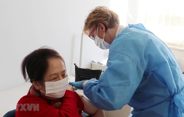 Vietnam begins Covid-19 vaccinations at Vietnam-Poland medical centre