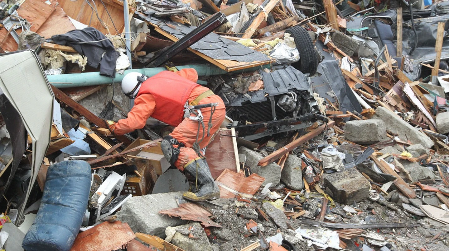 5035-rian-archive-882887-japan-earthquake-aftermath