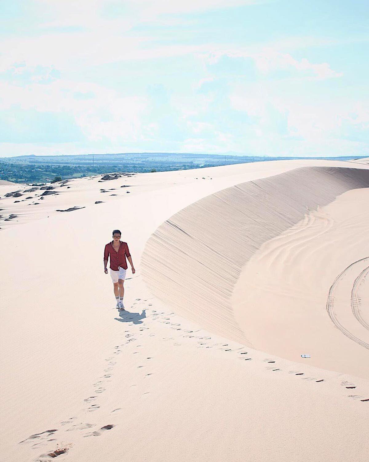 The sand dunes in Bau Trang are shaped by the wind from the sea into a desert-like hill. The tourists can walk on the sand dunes for sightseeing and taking photographs. Photo: Dang Duong The sand dunes in Bau Trang are shaped by the wind from the sea into a desert-like hill. The tourists can walk on the sand dunes for sightseeing and taking photographs. Photo: Dang Duong