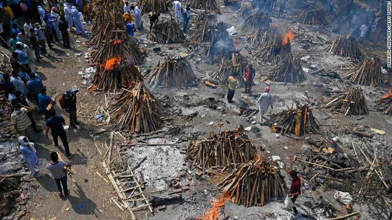 Burning funeral pyres of Covid-19 victims at a crematorium in India's capital on April 27. (Photo: CNN) 