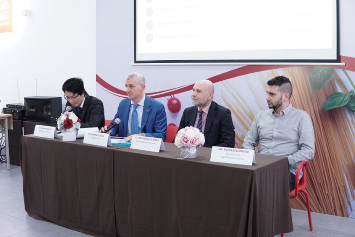 A press conference introduces the “Italian Cuisine – Italian Style” cooking contest in Hanoi. (Photo: VOV) 