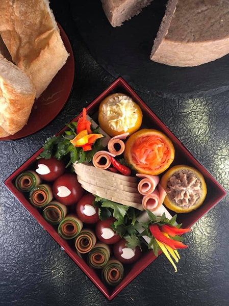 Bento lunch box with pate and cha lua. Photo: VnExpress 