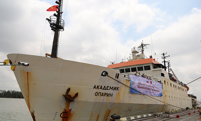 Study of East Sea conveyed by Vietnamese experts from Russian vessel