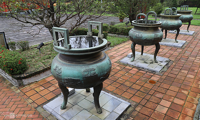 Hue to seek UNESCO recognition for nine dynastic urns